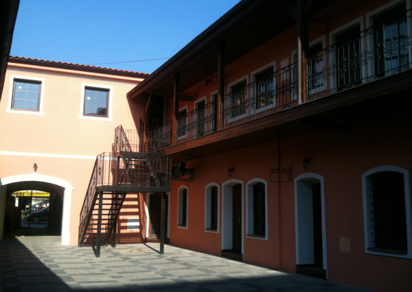 ARETÉ REAL - PRENÁJOM 13 m2 OBCHODNÉHO / ADMINISTRATÍVNEHO PRIESTORU V CENTRE PEZINKA, M.R. ŠTEFÁNIKA